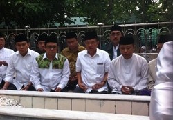 Didampingi Cak Imin, JK Kunjungi Makam Sunan Ampel di Surabaya