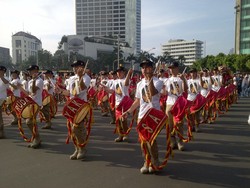 Marching Band Sahabat Prabowo Meriahkan CFD di Bundaran HI