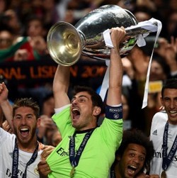 La Decima Madrid dan Medali Juara Ketiga Jadi Kado Ultah Casillas