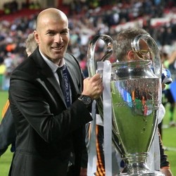 Zidane: Dulu Bantu Cetak Gol, Kini Bantu dari Bench