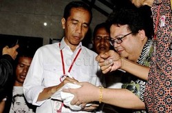 Pengunjung Duta Mal Banjarmasin Heboh Berebut Foto dengan Jokowi