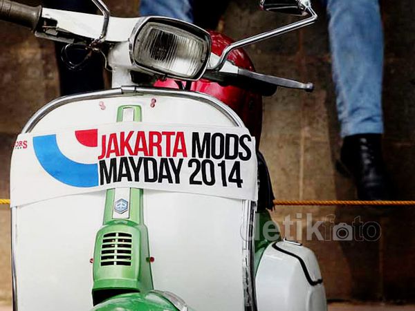 Pengendara Skuter Penuhi Kawasan GBK Senayan