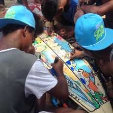 Serunya Lomba Lukis Board Surf di Pulau Merah Banyuwangi