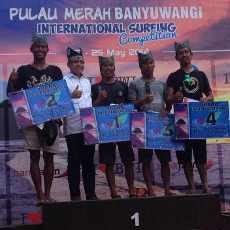 Peselancar Indonesia Berjaya di Kompetisi Internasional di Banyuwangi