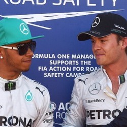 Hamilton Akan Urus Situasinya dengan Rosberg seperti Halnya Senna dengan Prost