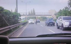 Pesepeda Ini Bikin Heboh Pengendara di Tol JORR