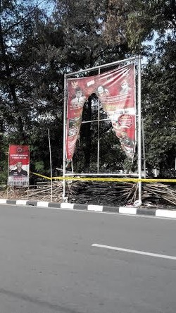 Polisi Selidiki Penyebab Terbakarnya Baliho Bergambar Mega di Jakarta Pusat