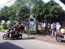 Nyasar ke Rumah Bidan, Penerjun Payung Lalu Diantar Pergi Pakai Motor