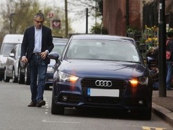 Benarkah Mr Bean Bosan dengan Mobil Super?