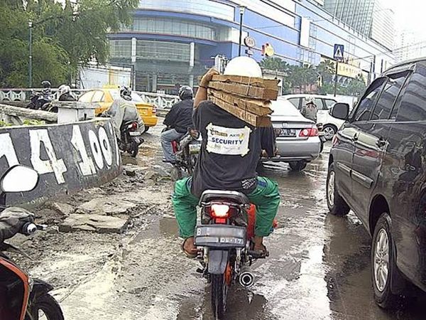 Bikers Kok Manggul Kayu?