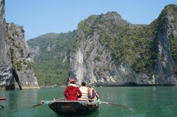 Super Long Wekend, Jalan-jalan ke Halong Bay di Vietnam