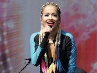 Rambut Warna-Warni Rita Ora di Radio 1s Big Weekend