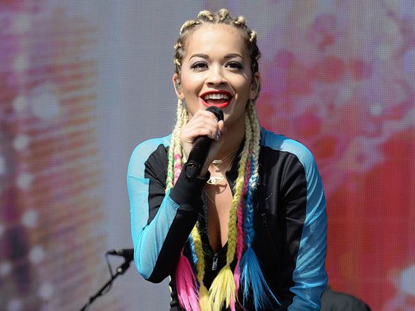 Rambut Warna-Warni Rita Ora di Radio 1s Big Weekend