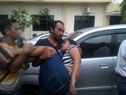 Ceritakan Aksi Kriminalnya, Ibu 7 Anak ini Pingsan di Kantor Polisi