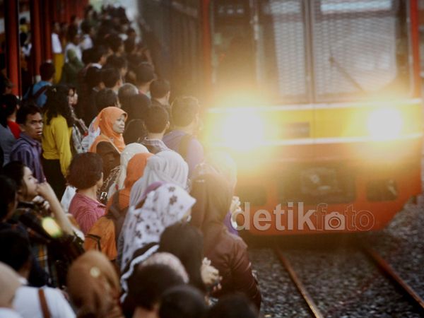 Perjalanan KRL Bertambah Mulai 1 Juni 2014
