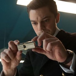 Kisah Hidup Playboy Nakal Pencipta James Bond Tayang Perdana 5 Juni