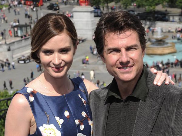 Aiih... Tom Cruise dan Emily Blunt Mesra di Sesi Foto The Edge Of Tomorrow