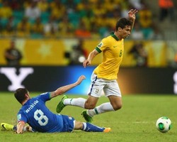 Hernanes: Brasil Tertekan? Kami Sudah Terbiasa dengan Tekanan