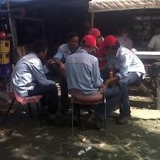 Tuntut Uang Lembur, Sebagian Sopir Truk Tanki BBM Mogok