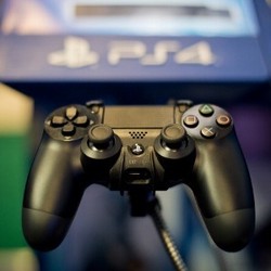 Tiru Microsoft, Sony Ingin Tembus Tembok Besar China