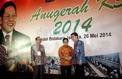 Muhaimin Beri Penghargaan Keselamatan Kerja kepada 15 Gubernur