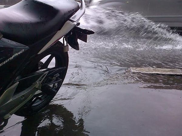 Sering Hujan, Ingat Safety Riding Bro!