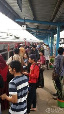 Gerbong KRL dari Tangerang Berasap karena Gangguan Pengereman