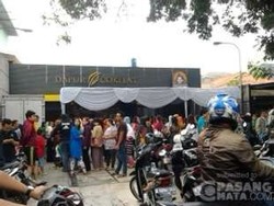 Warga Serbu Promo Toko Kue Cokelat, Jalan di Tebet dan Bintaro Tersendat