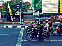Tak Ada Polisi, Berhenti di Garis Putih