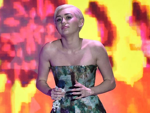 Miley Cyrus Tak Vulgar di WMA 2014