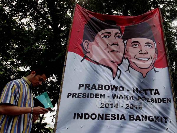 Spanduk Prabowo-Hatta-Ical Hiasi Ruang Penghijauan