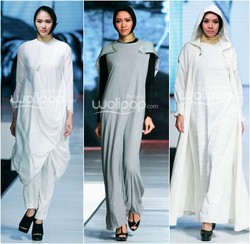 Hijab Style: Busana Monokrom untuk Lebaran Dalam Koleksi Kursein Karzai