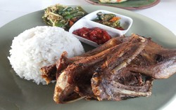 Smarapura Resto: Krenyes Gurih Bebek Garing Racikan Khas Bali