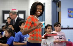 Michelle Obama Tolak Pelonggaran Standar Nutrisi Makanan Sekolah