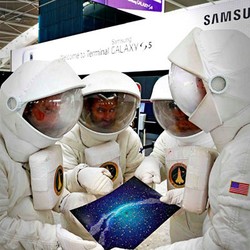 Astronot Lumia Serbu Terminal Galaxy S5