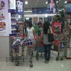 Ada Midnight Sale, Carrefour Lebak Bulus Mulai Diserbu Pengunjung