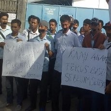 Puluhan Buruh di Situbondo Tuntut Uang Lembur