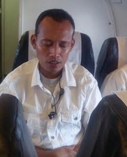 Ipda Andik, Pengawal JK yang Sempatkan Salat di Pesawat