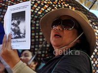 Ibadah di Depan Istana Negara