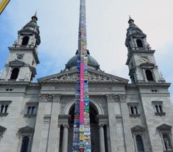 Menara Lego Tertinggi Dibangun di Budapest