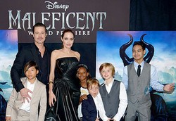 Pertamakalinya Angelina Jolie Bawa 5 Anaknya Pose di Red Carpet