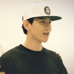 Baekhyun EXO dan Kyuhyun SuJu Latihan Tap Dance untuk Singin in the Rain