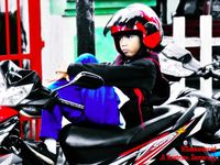 Pakai Helm Sedari Kecil