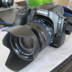 DSLR Jadul Ditukar Mirrorless Anyar Samsung, Mau?