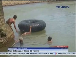 Main di Sungai, 7 Siswa SD Hanyut