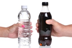 Soda Diet Vs Air Putih, Mana yang Lebih Efektif Turunkan Berat Badan?