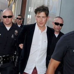 Tak Hanya Brad Pitt, Ini Selebriti Hollywood Korban Vitalii Sediuk