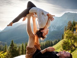 Mau Mencoba Acroyoga? Ini yang Harus Dipersiapkan oleh Pemula