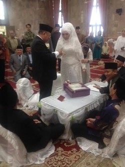 Kisah Pertemuan KH Maruf Amin dan Istrinya