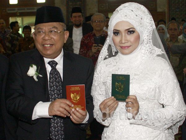 KH Maruf Amin Menikahi Wury Estu